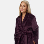 Дамски халат за вкъщи от полар | Кройка тип ''прегърни ме'' | Minerva | Цвят: тъмно лилав