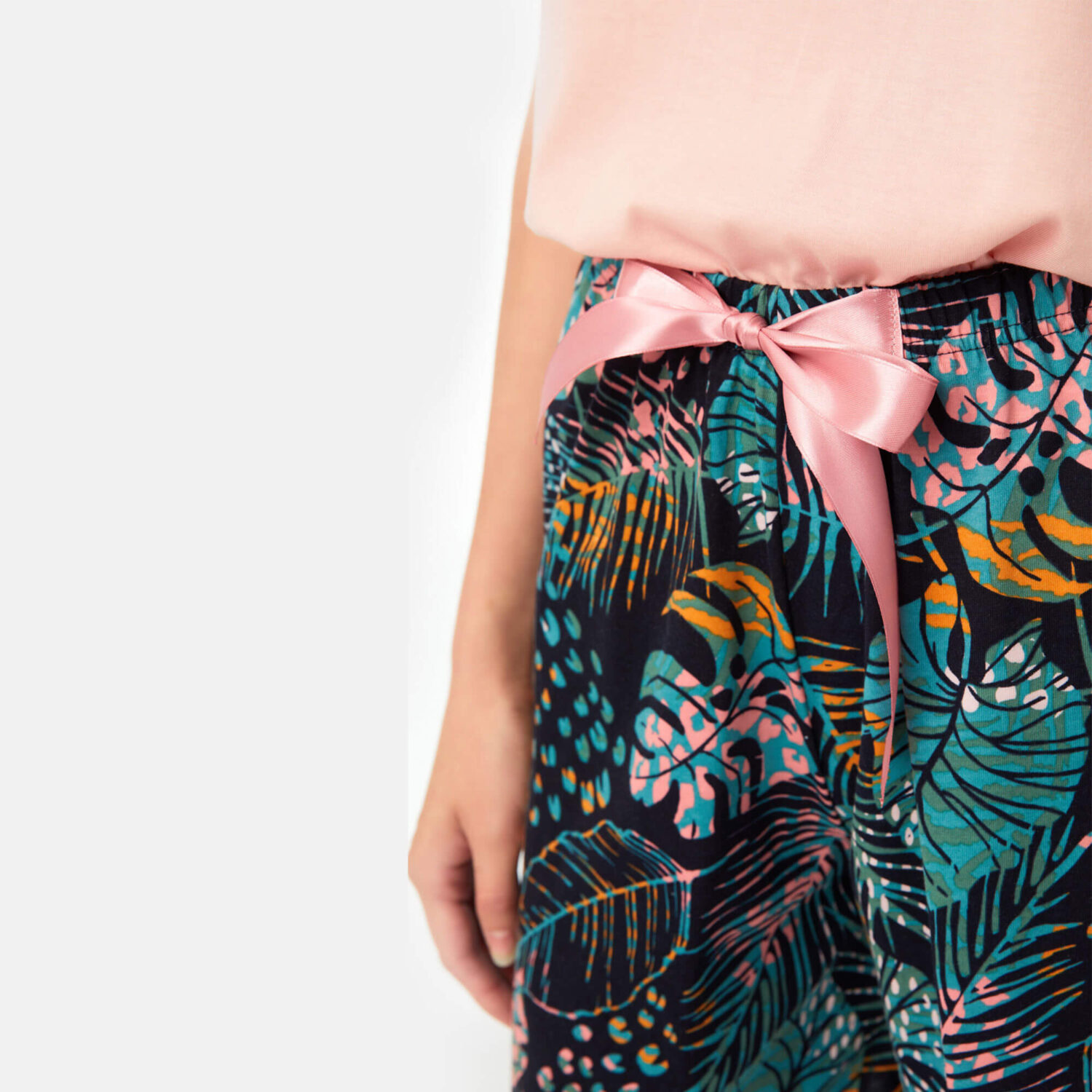 Дамско долнище на пижама къси панталонки Еxotic със скрит ластик на талията и панделка | Minerva