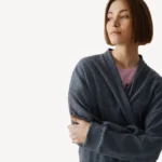 Уютен дамски халат от плетена материя – модел Minerva, универсален размер в сив цвят