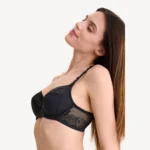 Сутиен Essentials Ruby Lisca с мека чашка, банел и елегантна дантела в черен цвят